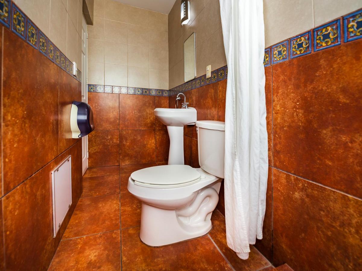 Itza Hotal & Cafe Hotel