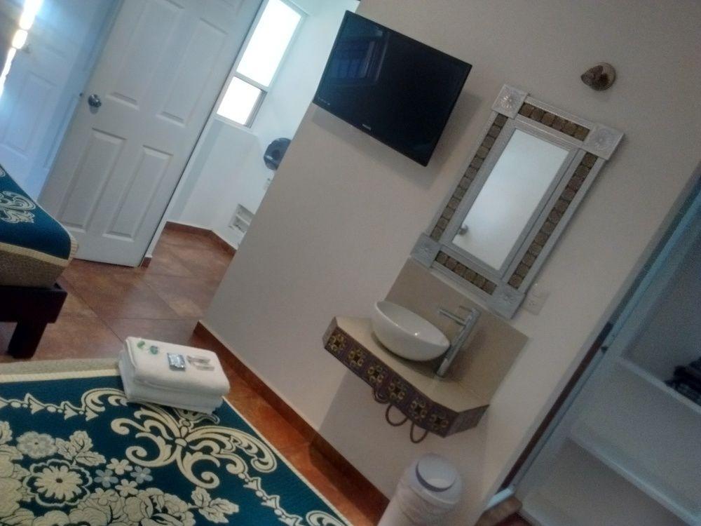 Itza Hotal & Cafe Hotel